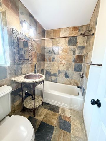 5545 Pagewood Lane, Houston, TX 77056