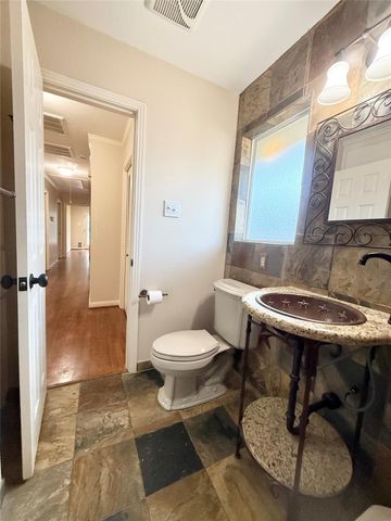 5545 Pagewood Lane, Houston, TX 77056