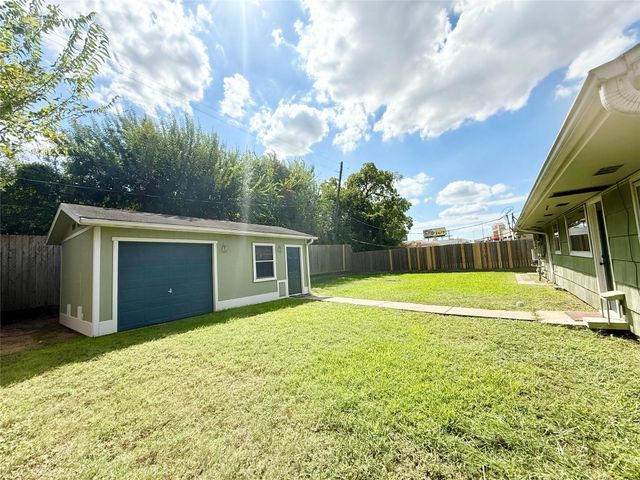 5545 Pagewood Lane, Houston, TX 77056