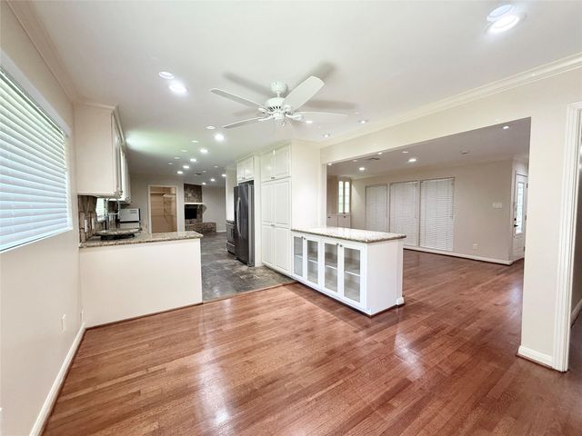 5545 Pagewood Lane, Houston, TX 77056