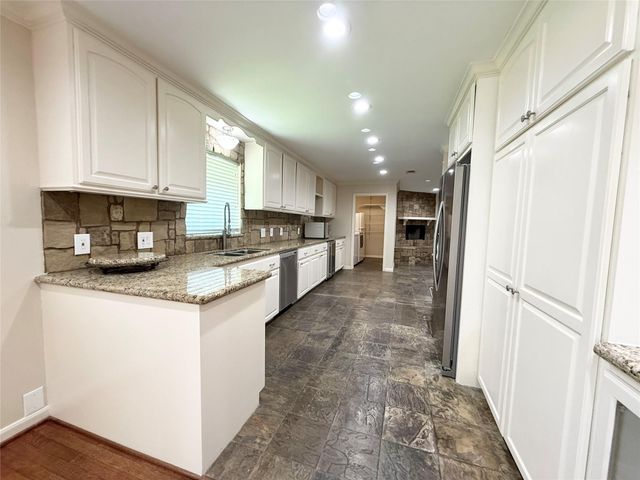 5545 Pagewood Lane, Houston, TX 77056