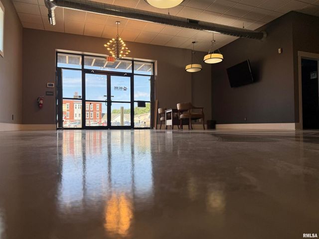 724 W 2ND Street, Davenport, IA 52802