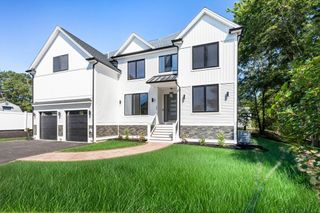 130 Zoar Ave, Attleboro, MA 02703