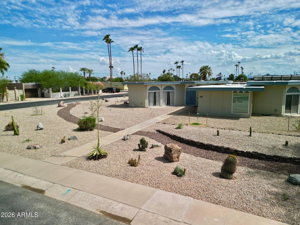 10801 W CAMEO Drive, Sun City, AZ 85351 — exterior