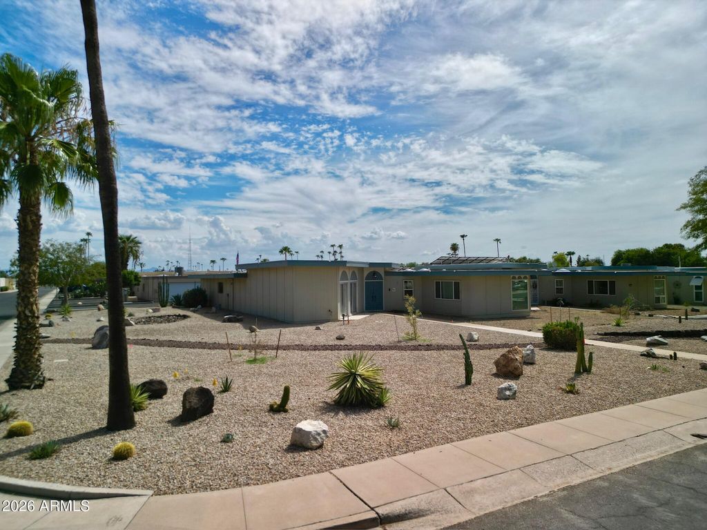 10801 W CAMEO Drive, Sun City, AZ 85351 — photo 2