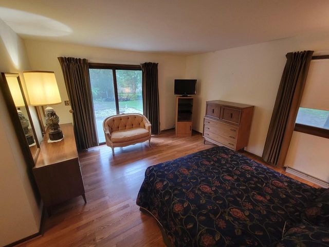 21825 Oakmont LANE, Brookfield, WI 53045