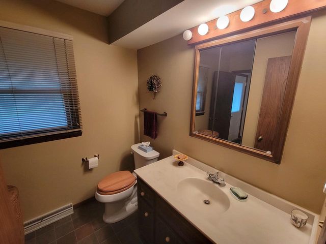 21825 Oakmont LANE, Brookfield, WI 53045