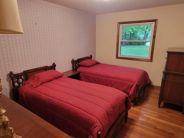 21825 Oakmont LANE, Brookfield, WI 53045