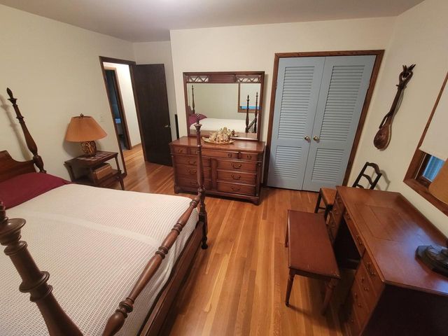 21825 Oakmont LANE, Brookfield, WI 53045