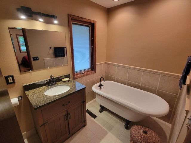 21825 Oakmont LANE, Brookfield, WI 53045