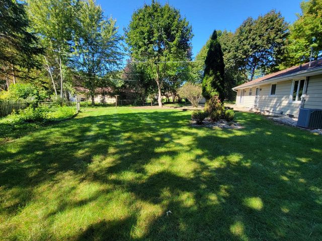 21825 Oakmont LANE, Brookfield, WI 53045