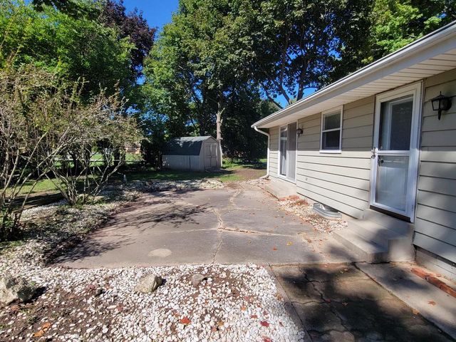 21825 Oakmont LANE, Brookfield, WI 53045