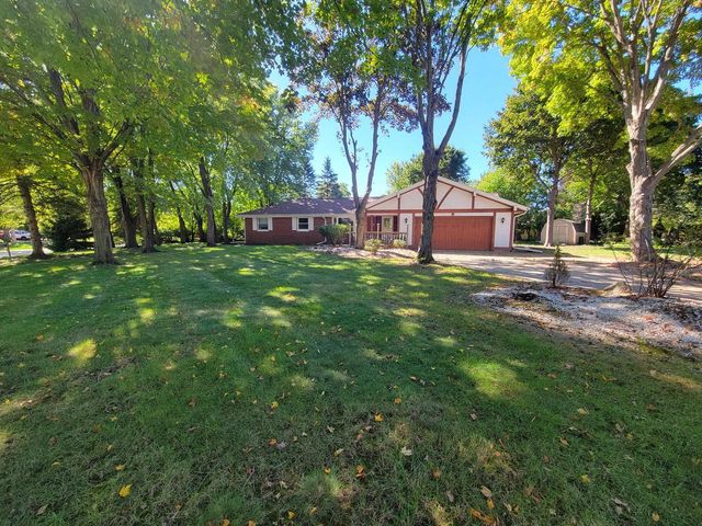 21825 Oakmont LANE, Brookfield, WI 53045