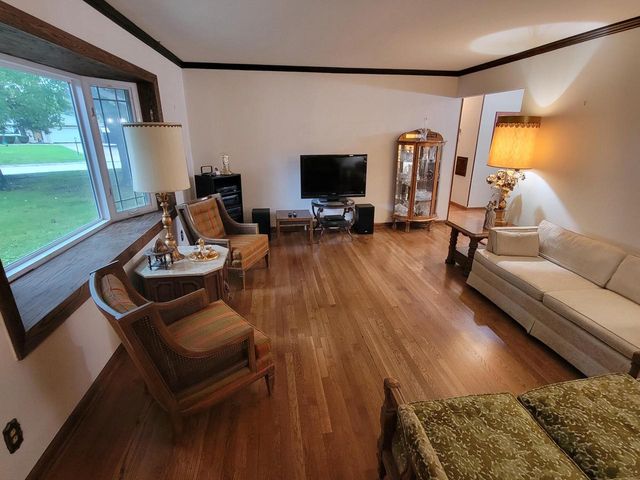 21825 Oakmont LANE, Brookfield, WI 53045