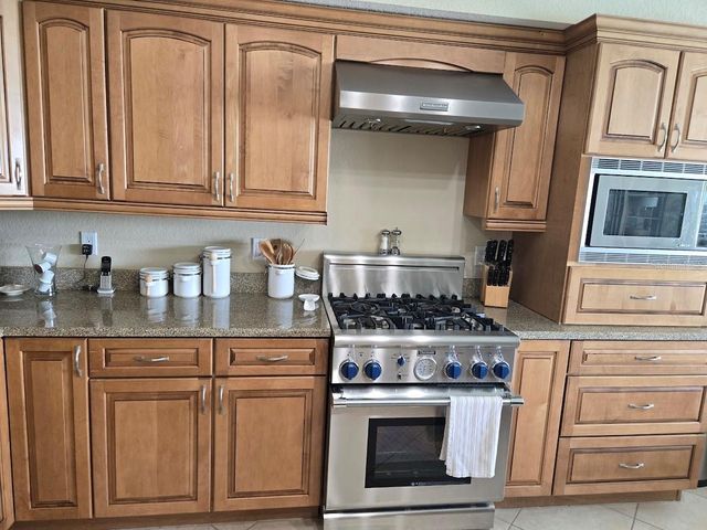 650 GOLDEN GATE POINT 301, Sarasota, FL 34236