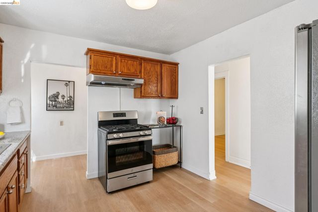 7650 Ney Ave, Oakland, CA 94605