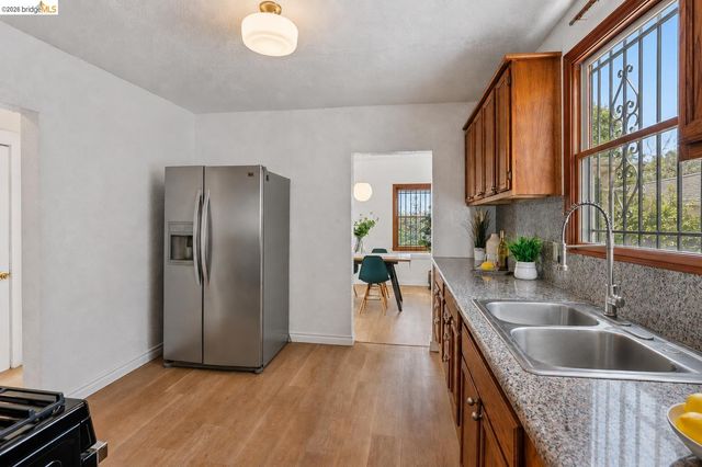 7650 Ney Ave, Oakland, CA 94605