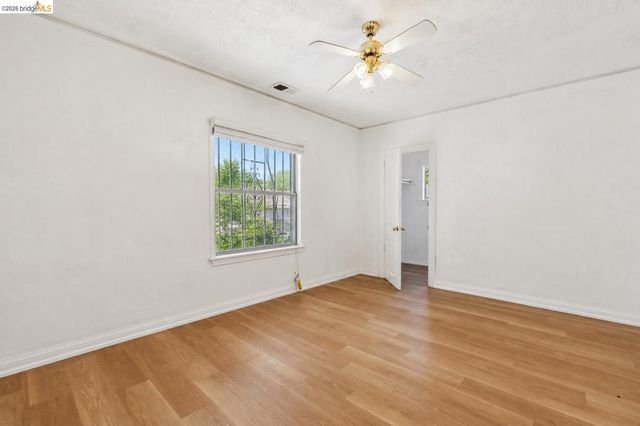 7650 Ney Ave, Oakland, CA 94605