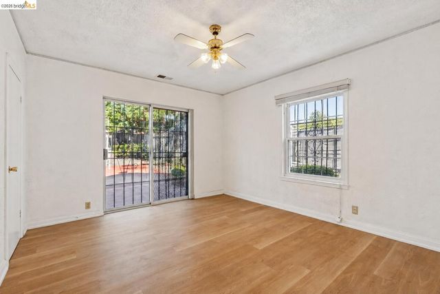 7650 Ney Ave, Oakland, CA 94605