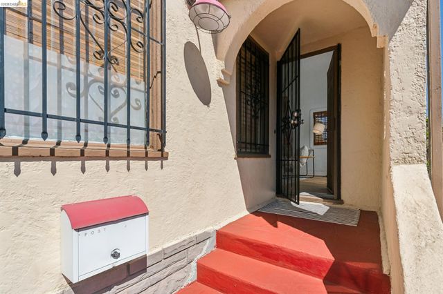 7650 Ney Ave, Oakland, CA 94605