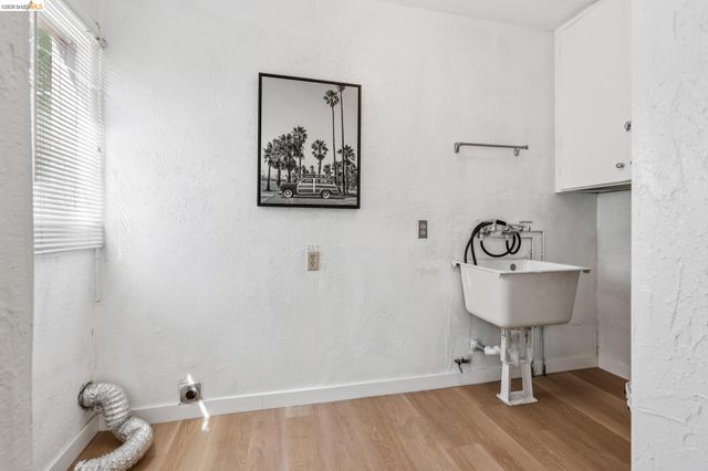 7650 Ney Ave, Oakland, CA 94605