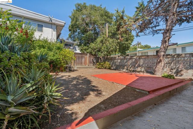 7650 Ney Ave, Oakland, CA 94605