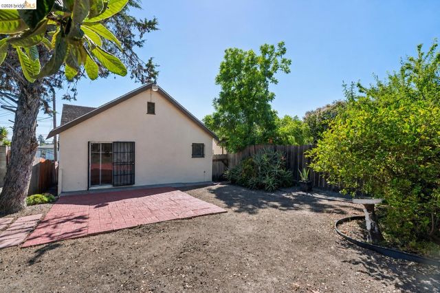 7650 Ney Ave, Oakland, CA 94605
