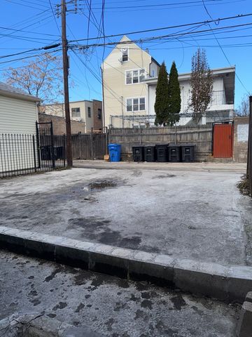 940 W 31st Place, Chicago, IL 60608