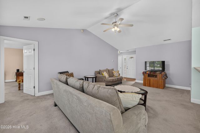 214 Gardenview Court NE, Leland, NC 28451