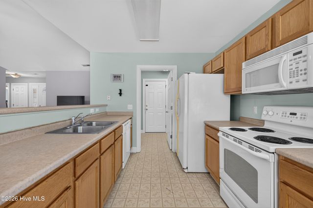 214 Gardenview Court NE, Leland, NC 28451