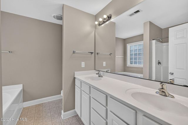 214 Gardenview Court NE, Leland, NC 28451