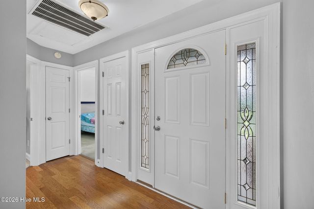 214 Gardenview Court NE, Leland, NC 28451