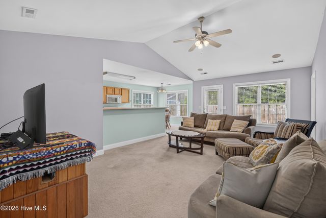 214 Gardenview Court NE, Leland, NC 28451