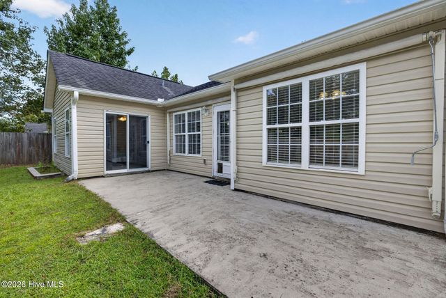 214 Gardenview Court NE, Leland, NC 28451