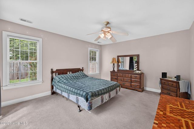 214 Gardenview Court NE, Leland, NC 28451