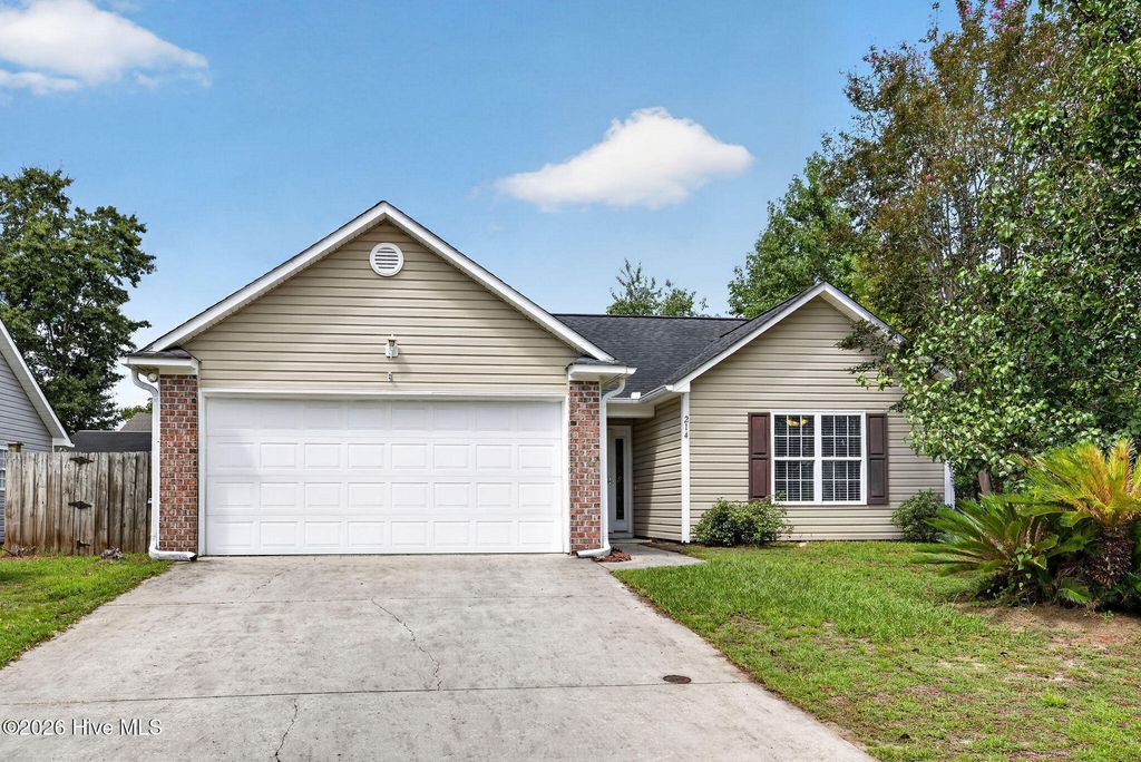 214 Gardenview Court NE, Leland, NC 28451