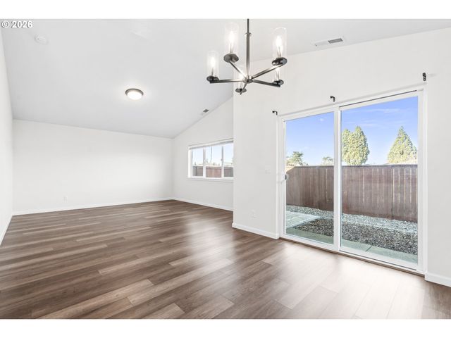 1850 Se MULBERRY Ave, Dallas, OR 97338