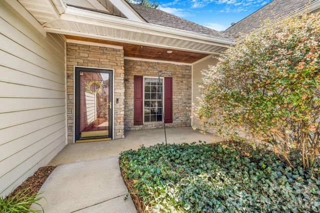 896 West Pointe Drive, Asheville, NC 28806