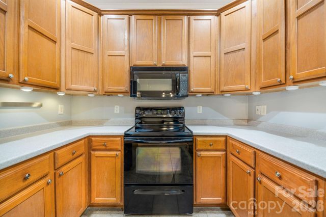 896 West Pointe Drive, Asheville, NC 28806