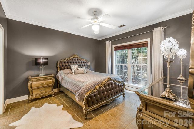 896 West Pointe Drive, Asheville, NC 28806
