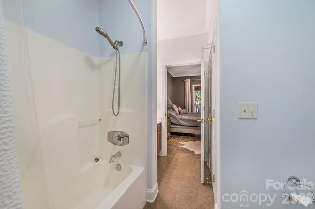 896 West Pointe Drive, Asheville, NC 28806