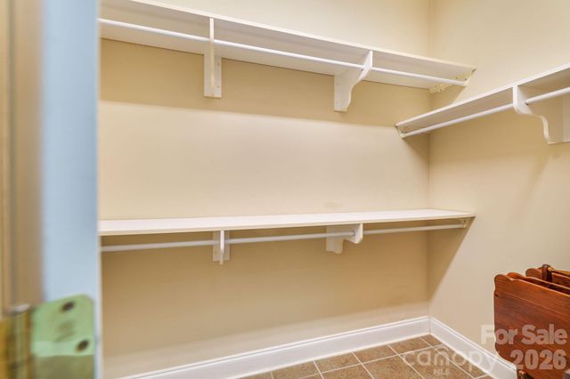 896 West Pointe Drive, Asheville, NC 28806