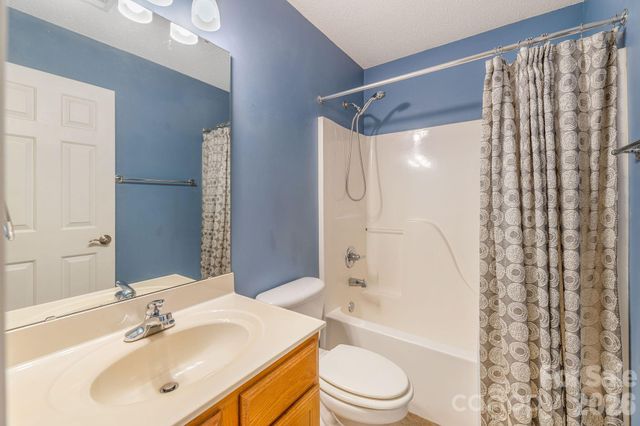 896 West Pointe Drive, Asheville, NC 28806