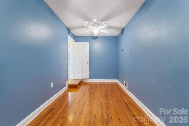 896 West Pointe Drive, Asheville, NC 28806