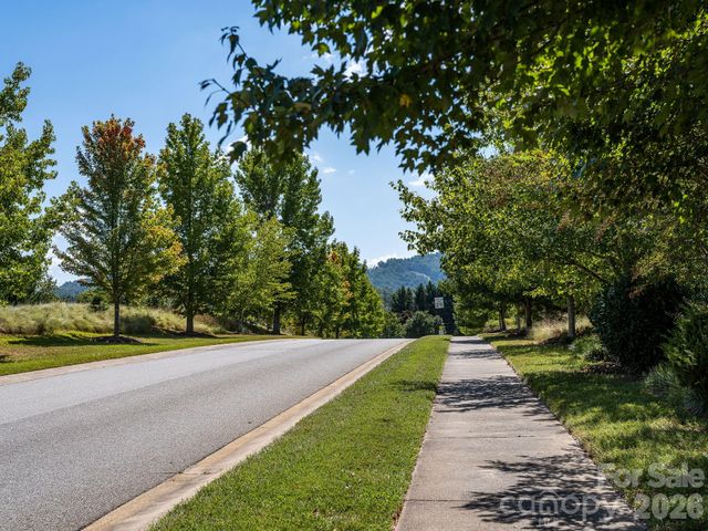 896 West Pointe Drive, Asheville, NC 28806