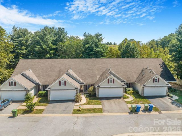 896 West Pointe Drive, Asheville, NC 28806