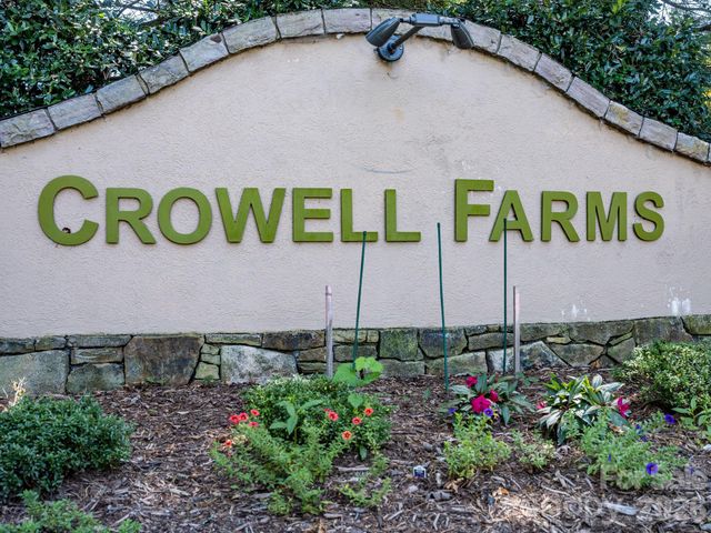 896 West Pointe Drive, Asheville, NC 28806