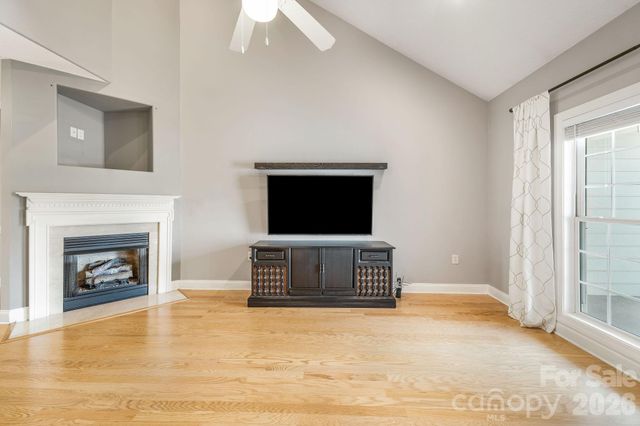 896 West Pointe Drive, Asheville, NC 28806