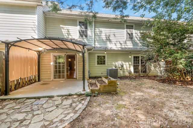 896 West Pointe Drive, Asheville, NC 28806