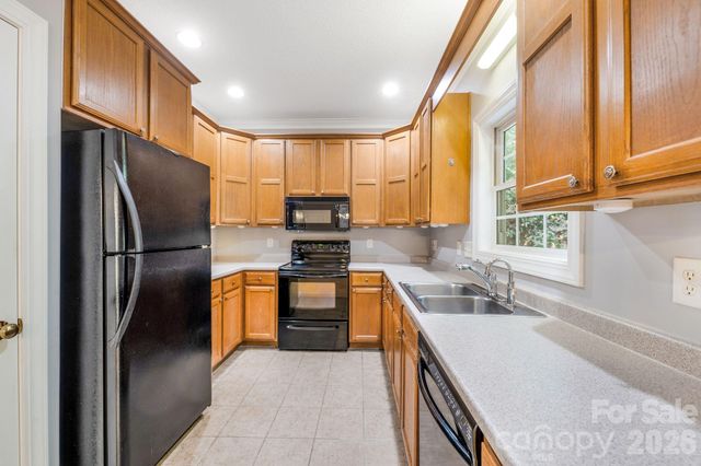 896 West Pointe Drive, Asheville, NC 28806